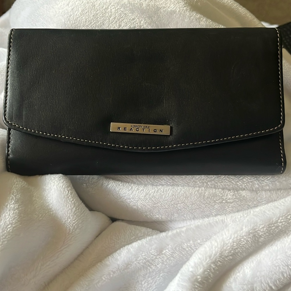 Black Kenneth Cole reaction wallet